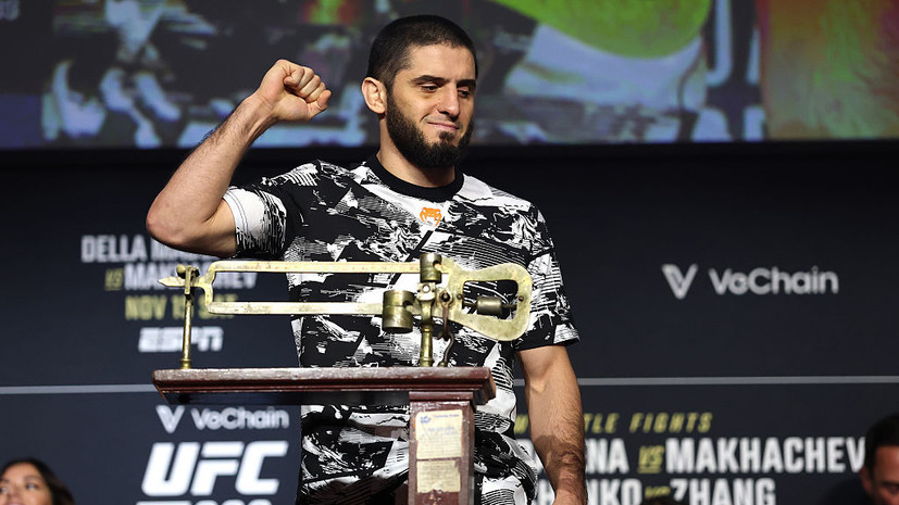 Махачев — 11-й боец в истории UFC, ставший чемпионом в двух весовых категориях