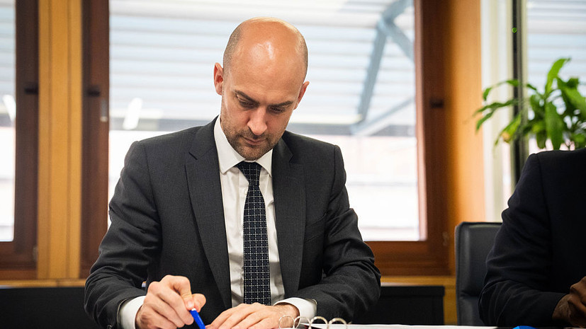 Глава МИД Франции Барро призвал Украину бороться с коррупцией ради помощи ЕС