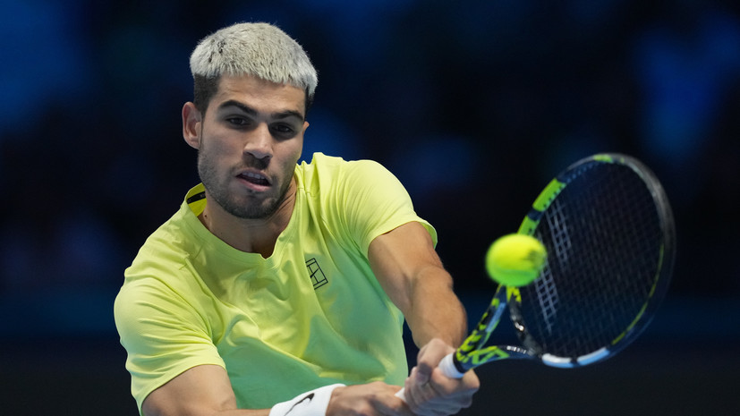 Матч между Алькарасом и Синнером в финале Итогового прервали из-за зрителя, которому стало плохо