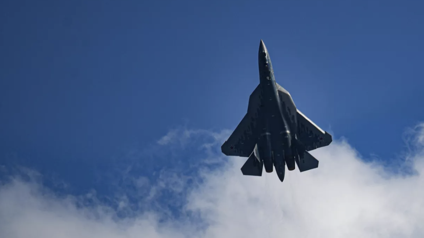 Российский истребитель Су-57Э впервые показали на авиасалоне в Дубае