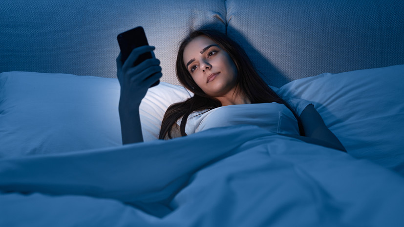 Психолог Шпагина объяснила феномен «осеннего скроллинга»