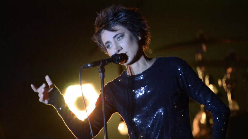 Земфира продала в России свой Mercedes за 3,5 млн рублей