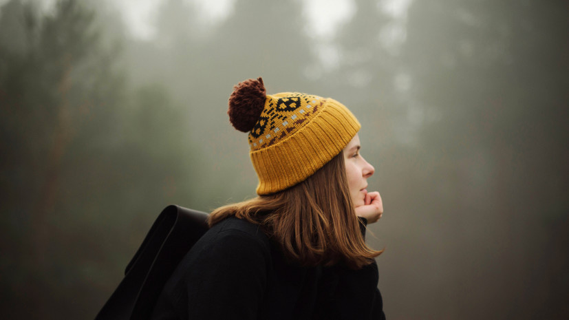 Трихолог Аверкина назвала осеннюю апатию причиной выпадения волос