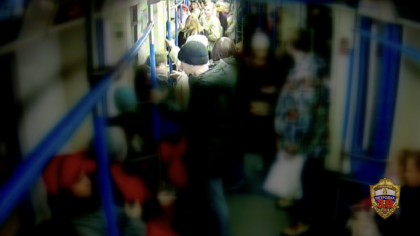 В Москве полиция задержала женщину за нападение на пассажирку в метро