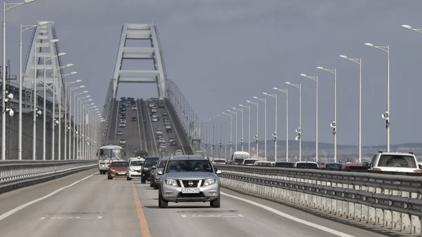 Движение автотранспорта по Крымскому мосту временно перекрыто