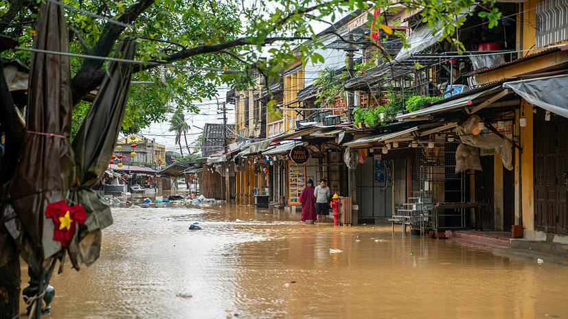 Российские туристы уже сутки ждут помощи во Вьетнаме в связи с наводнением