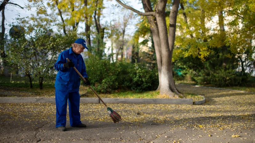 «Известия»: в сфере ЖКХ отмечается дефицит дворников, электриков и инженеров