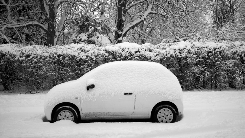 Автоэксперт пояснил, оштрафуют ли водителя за парковку в зоне газона зимой