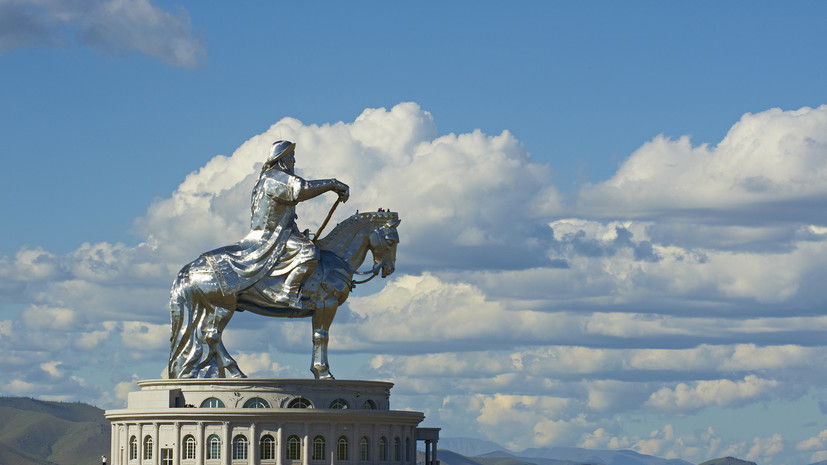 Монголия в день рождения Чингисхана частично закроет границу с Россией