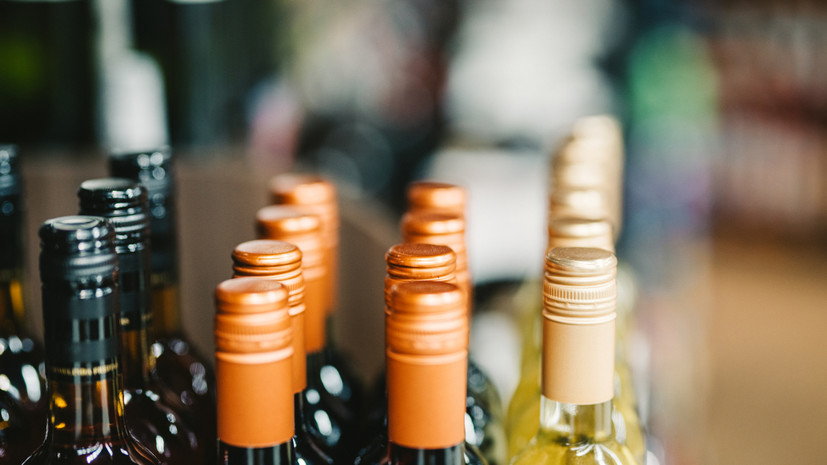 Во дворах Подмосковья ограничили продажу алкоголя по времени