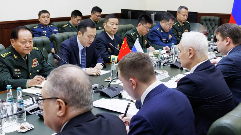Белоусов провёл переговоры с зампредом Военного совета КНР Чжан Юся в Москве