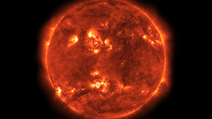 Специалист Петрукович назвал неопасным гигантский протуберанец на Солнце