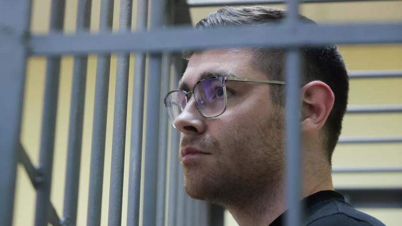 Полицейский признался в получении взятки от редактора URA.RU Аллаярова