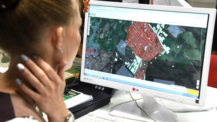 Нотариус Соколова пояснила, что нужно проверять при покупке земельного участка