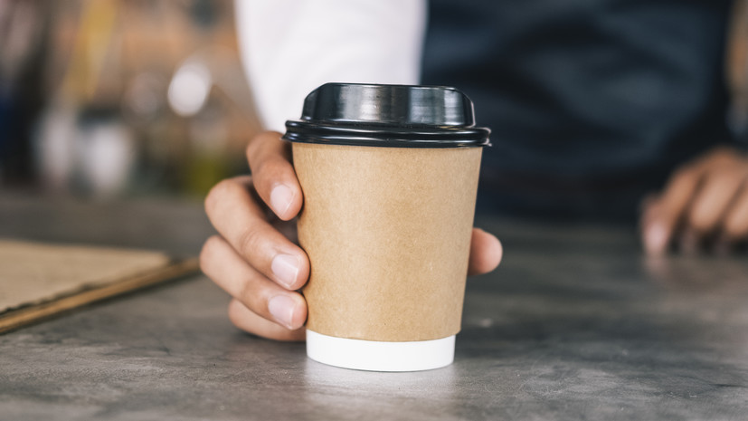 Россиянам объяснили, опасны ли одноразовые стаканы для кофе навынос