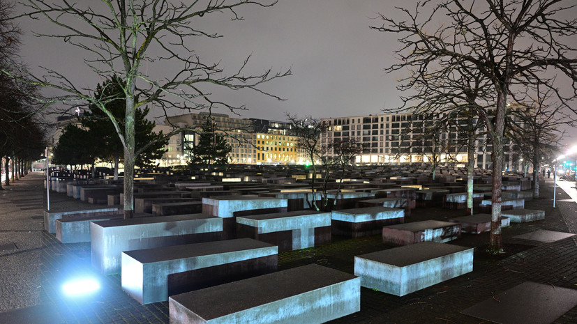 Daily Mail: подросток перерезал горло туристу из Испании у мемориала в Берлине