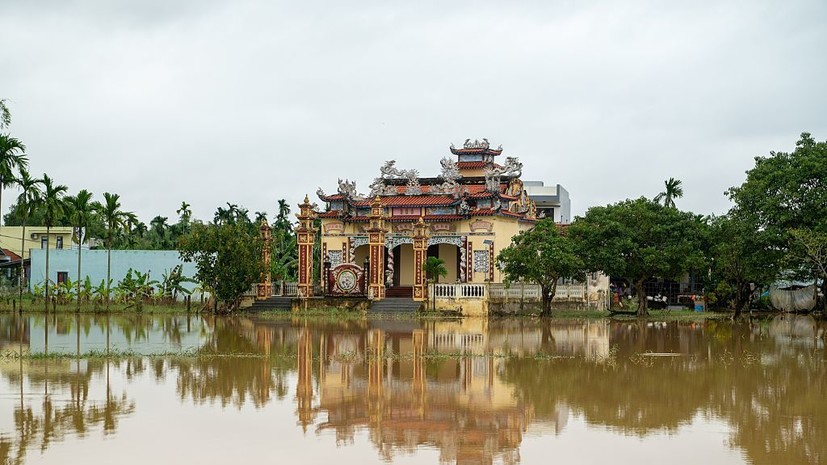 Количество погибших в результате наводнения во Вьетнаме достигло 90