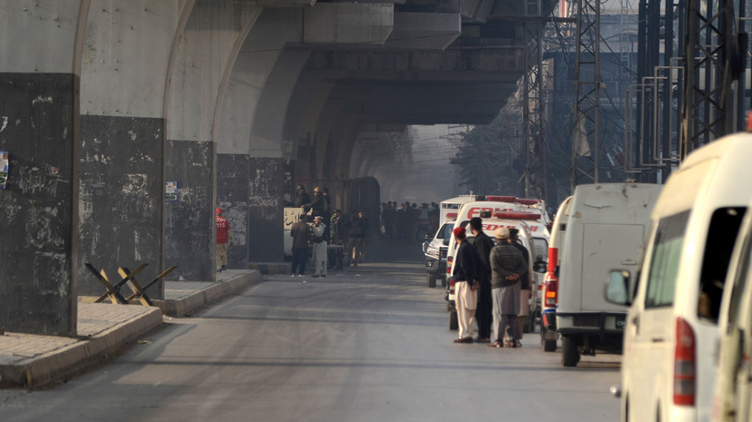 Число пострадавших при теракте в Пакистане выросло до 32