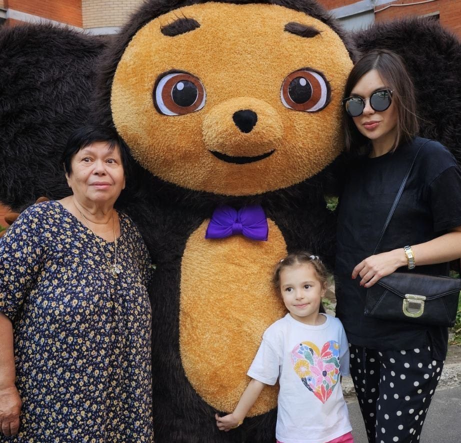 «Привыкла к обстрелам, вообще ко всему»: почему мама поэтессы Ревякиной стала хранительницей Донецка