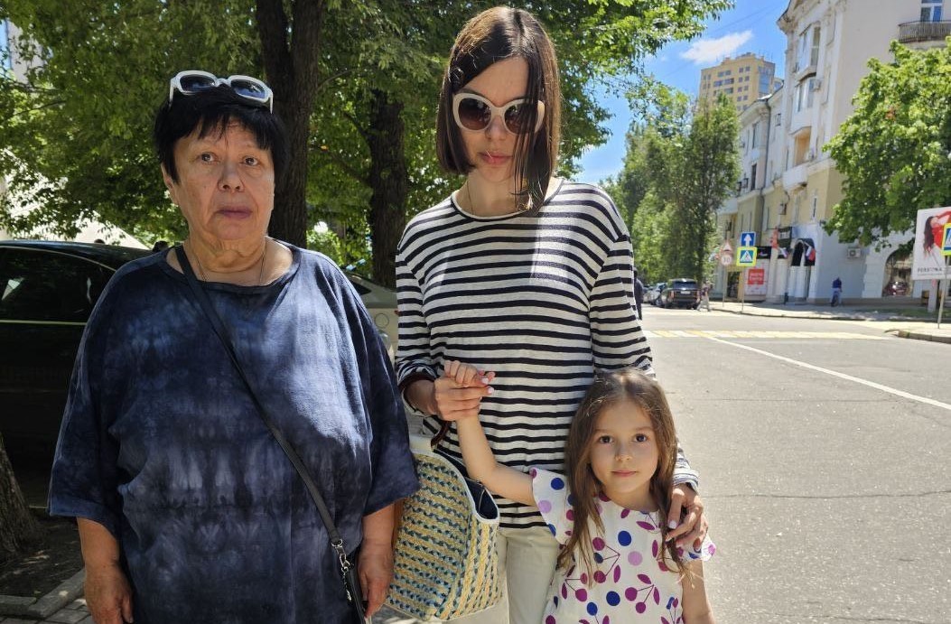 «Привыкла к обстрелам, вообще ко всему»: почему мама поэтессы Ревякиной стала хранительницей Донецка