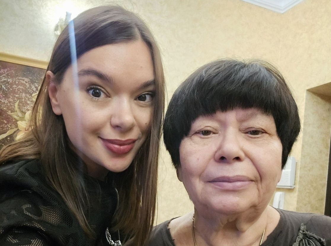 «Привыкла к обстрелам, вообще ко всему»: почему мама поэтессы Ревякиной стала хранительницей Донецка