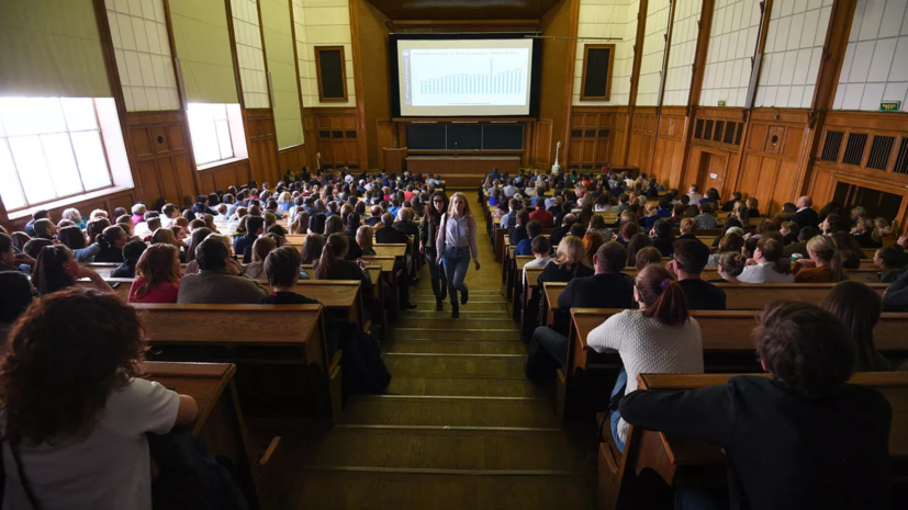 Философия и история России вошли в перечень обязательных предметов в вузах