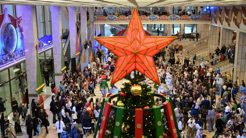 Психолог Бахтеева: на новогодние ёлки детей лучше водить с трёх лет