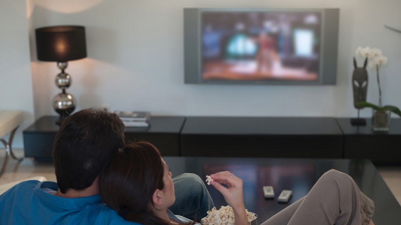 Филолог прокомментировала интерес россиян к просмотру старых фильмов в праздники