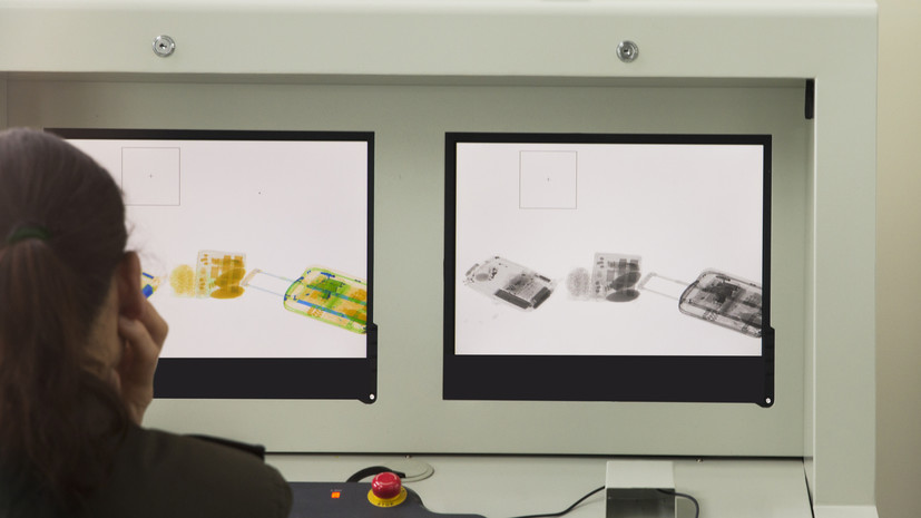 Baza: Китай усилил досмотры российских туристов на границе