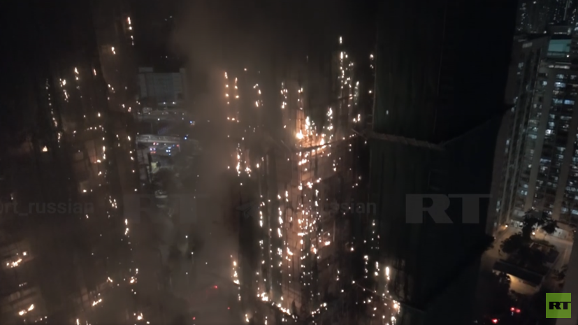 RT показал горящие в Гонконге высотки на видео с квадрокоптера
