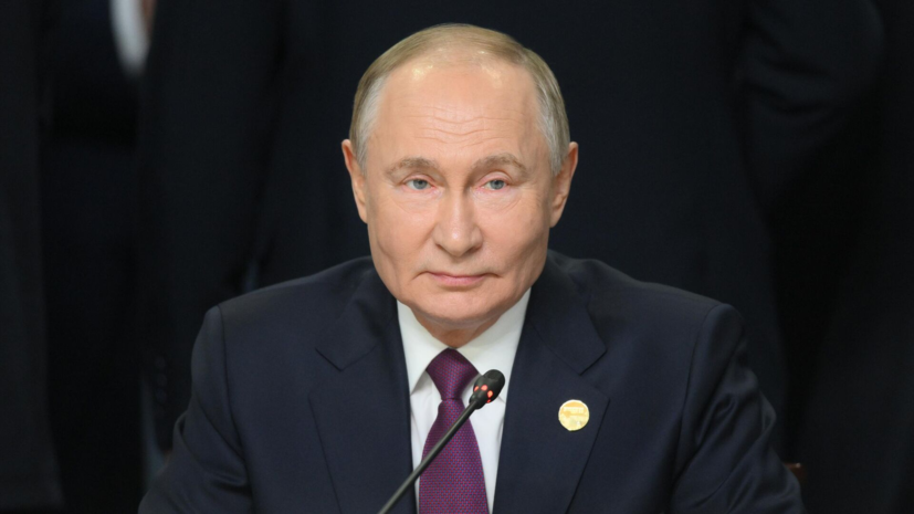 Путин сыграл на киргизском комузе