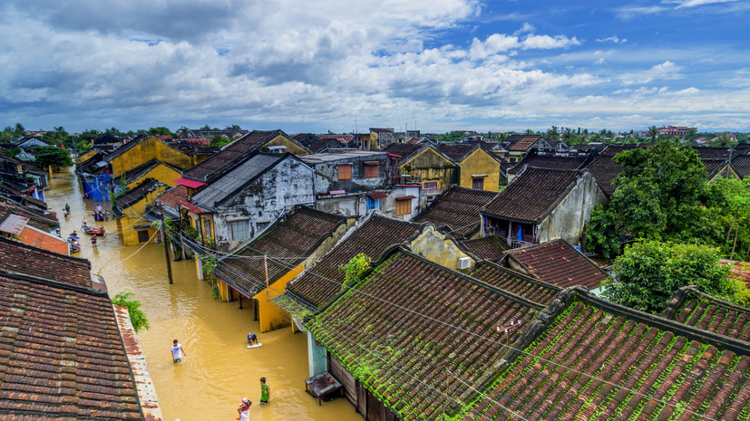 Россиянки рассказали, как помогали пострадавшим от наводнения во Вьетнаме