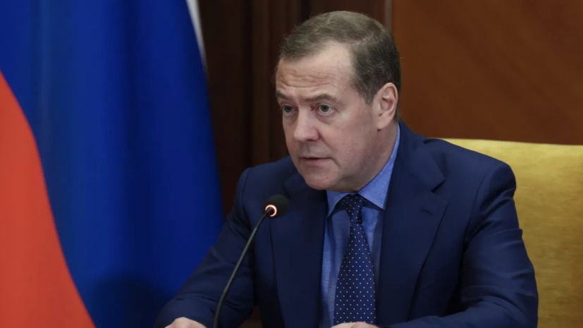 Медведев провёл рабочее совещание о комплектовании ВС России в 2026 году