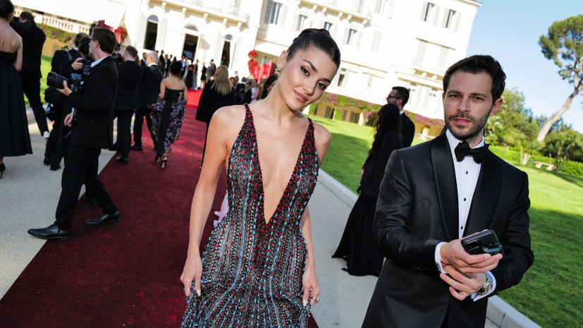 «Рупор Кремля» попал на селфи известной турецкой актрисы Ханде Эрчел