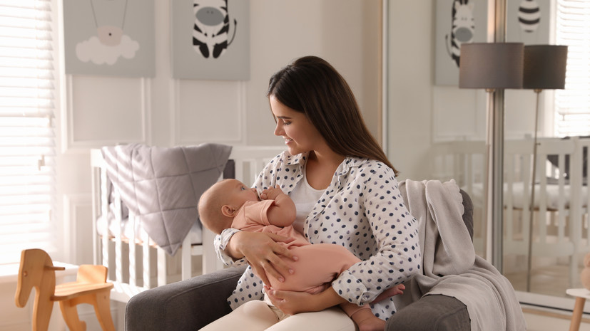 В преддверии Дня матери россияне назвали самую любимую колыбельную