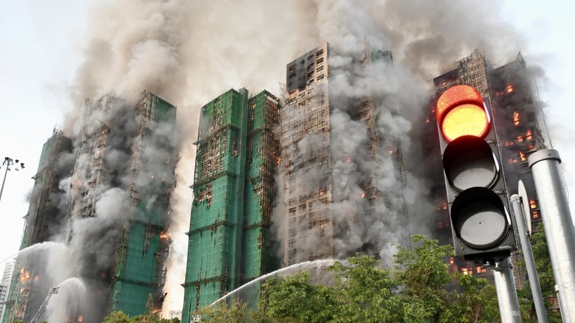 Захарова: данных о пострадавших при пожаре в Гонконге россиянах нет