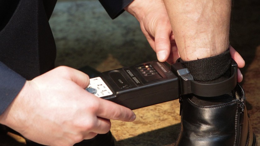 Адвокат Трапаидзе пояснил, как электронный браслет ограничивает быт носителя