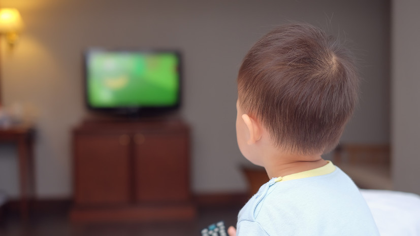 Невролог Неврюзина: постоянно работающий телевизор вреден для ребёнка