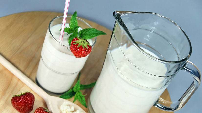 Врач Карпенко рассказал о пользе кефира с фруктами