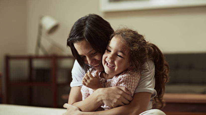 Психолог Мироненко назвала проявление любви лучшим подарком маме