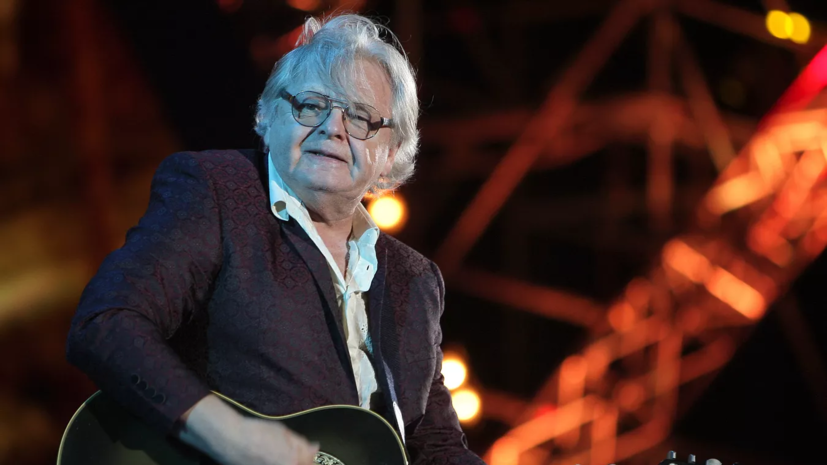 Антонов рассказал, почему решил собрать образ дочерей в своей новой песне