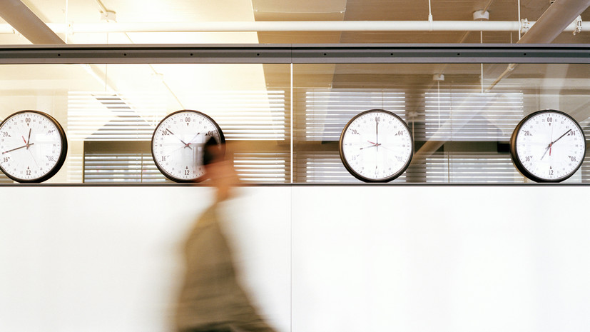 Экономист рассказал о негативном психологическом эффекте при переводе времени