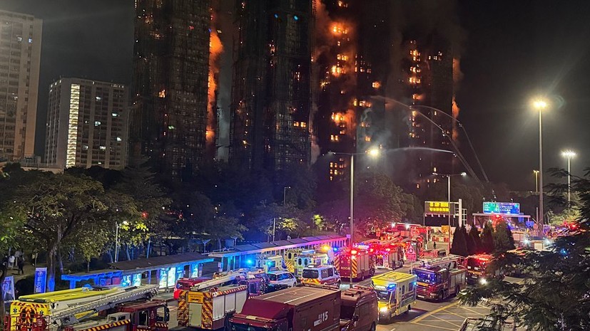 SCMP: в Гонконге по делу о пожаре в жилом комплексе арестованы восемь человек