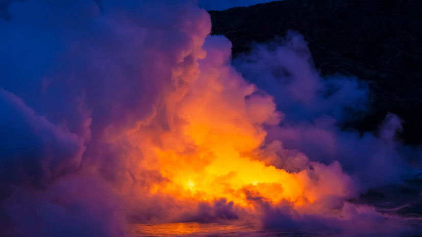 С горящего в Чёрном море танкера эвакуированы 25 членов экипажа