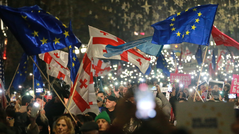 В Тбилиси протестующие перекрыли проспект Руставели