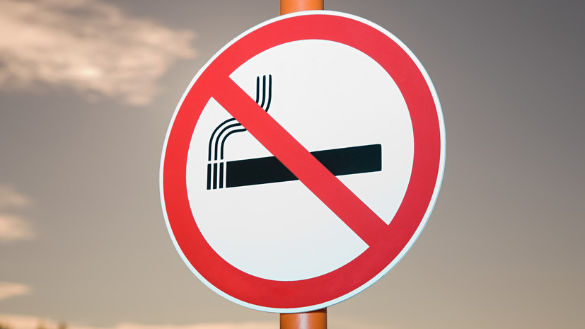 Юрист Рудакова рассказала, можно ли привлечь курящего соседа к ответственности