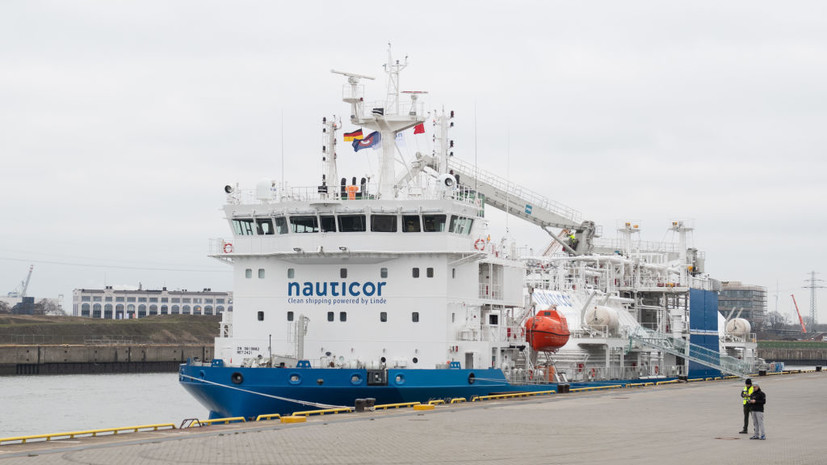 Минтранс Турции: пожар на танкере Kairos в Чёрном море продолжается