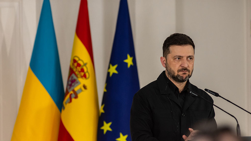 Bloomberg: Зеленский оказался в уязвимом положении из-за отставки Ермака