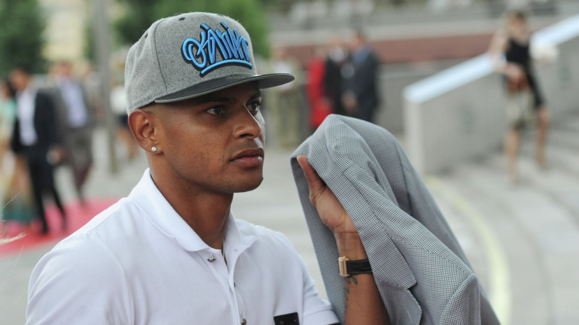 Жена Ари вспомнила, как сбежала со свидания с футболистом в ночной клуб