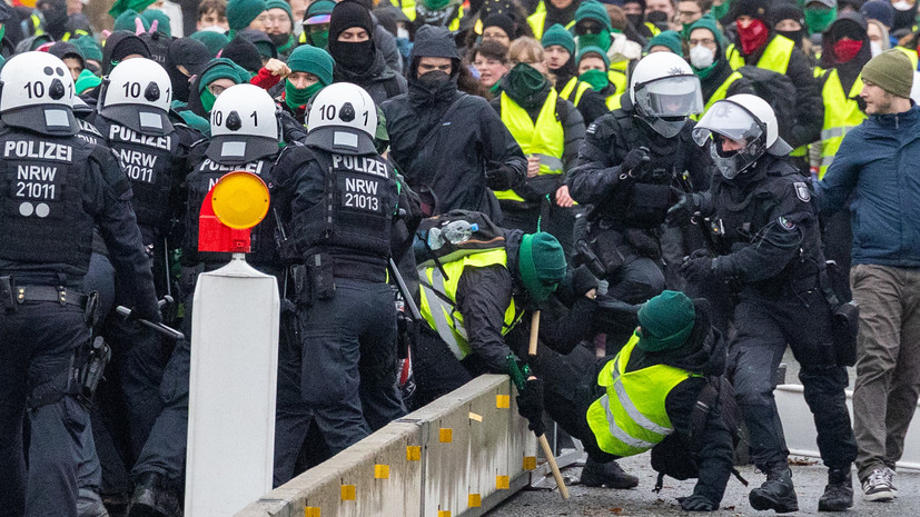 Bild: в беспорядках на акции против АдГ в Гисене пострадали до 12 полицейских